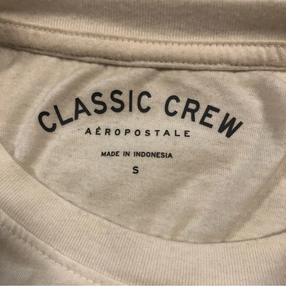 Aeropostale Women’s Short Sleeve Logo Patch Off-White T-Shirt size S - Picture 3 of 6